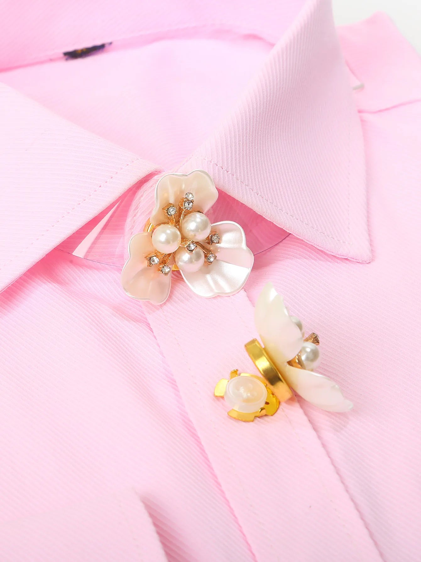 2Pcs Luxury Imitation Shell Pearl Flower Shirt Sleeve Button Elegant Copper Cufflinks Button Cover Accessories for Women