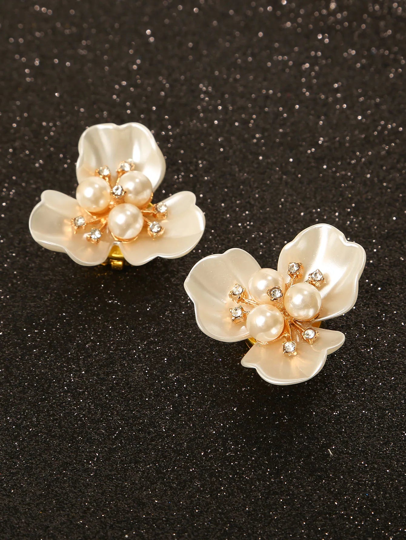 2Pcs Luxury Imitation Shell Pearl Flower Shirt Sleeve Button Elegant Copper Cufflinks Button Cover Accessories for Women