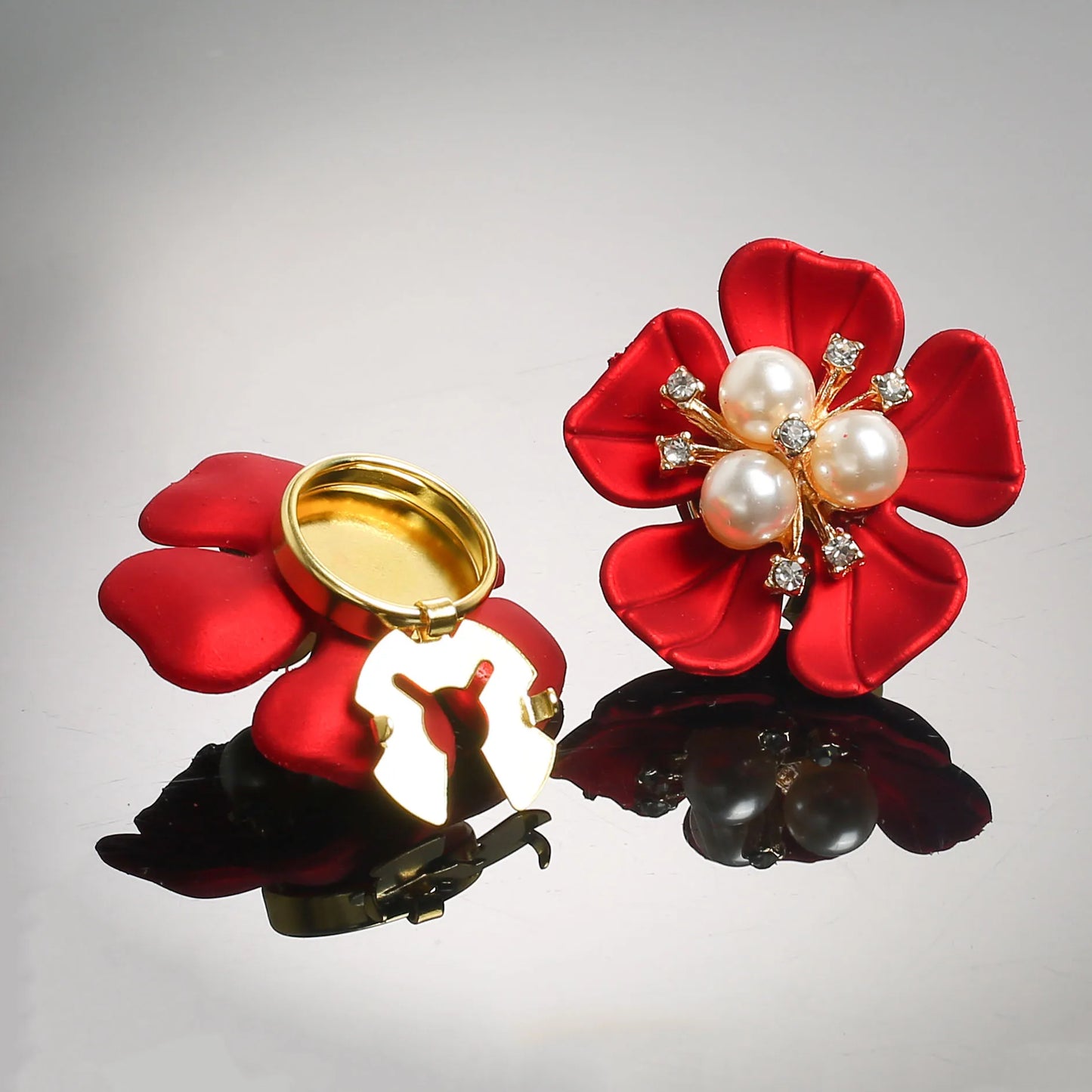 2Pcs Luxury Imitation Shell Pearl Flower Shirt Sleeve Button Elegant Copper Cufflinks Button Cover Accessories for Women