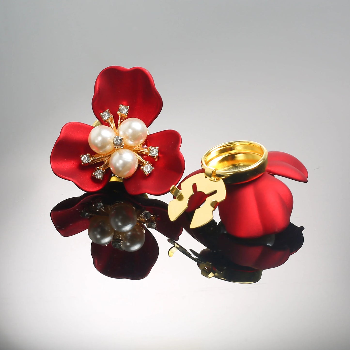 2Pcs Luxury Imitation Shell Pearl Flower Shirt Sleeve Button Elegant Copper Cufflinks Button Cover Accessories for Women