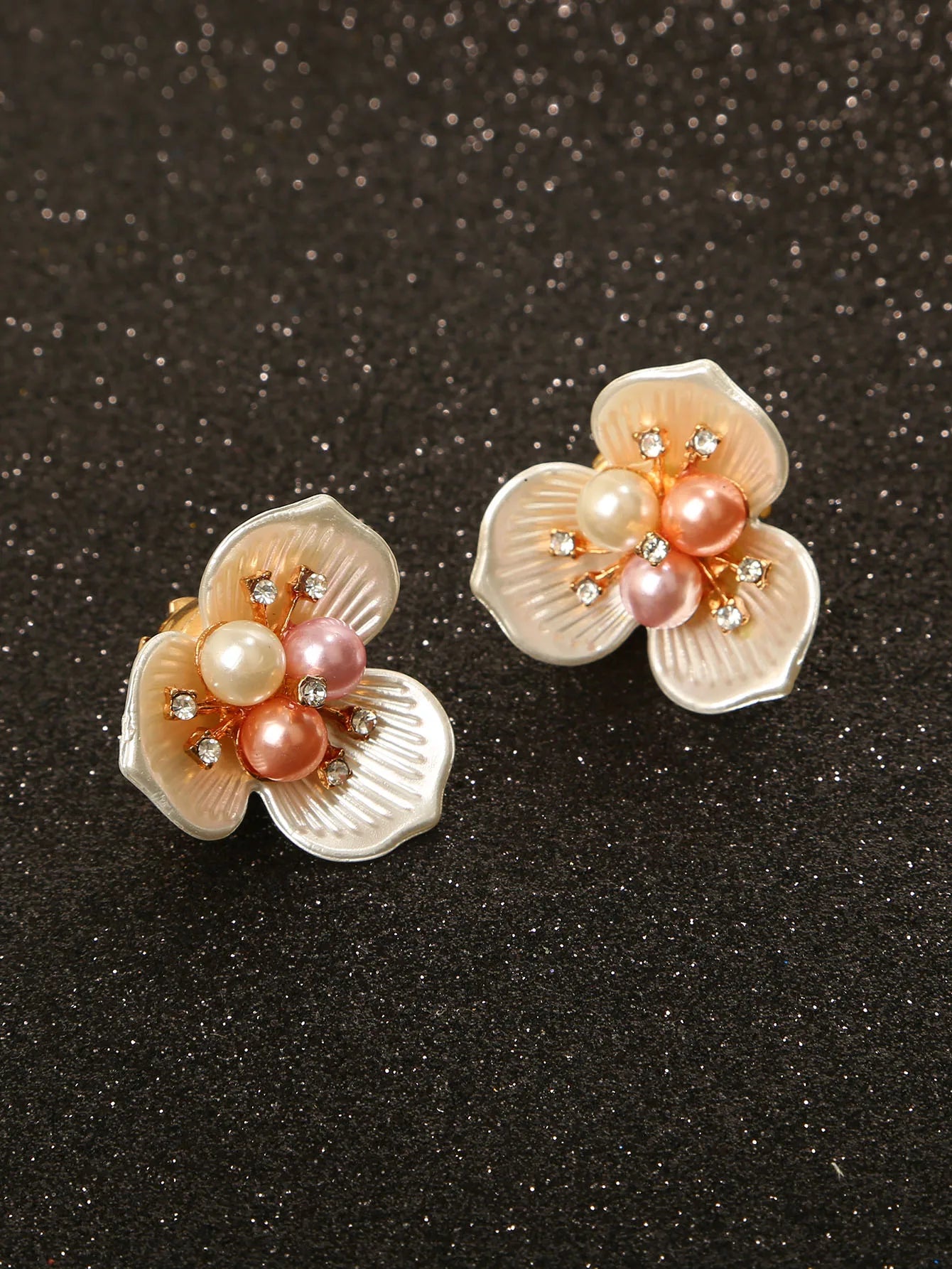 2Pcs Luxury Imitation Shell Pearl Flower Shirt Sleeve Button Elegant Copper Cufflinks Button Cover Accessories for Women