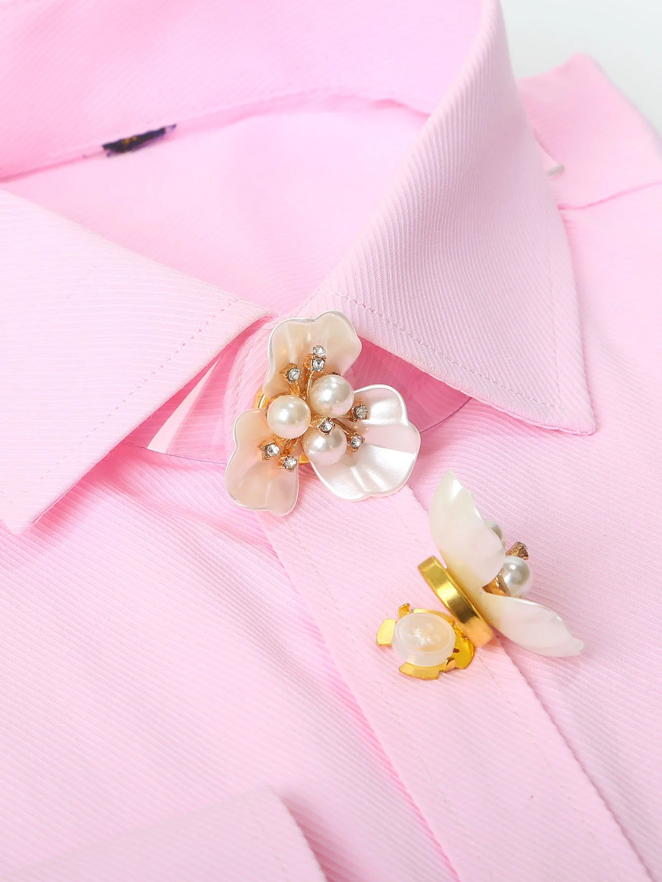 2Pcs Luxury Imitation Shell Pearl Flower Shirt Sleeve Button Elegant Copper Cufflinks Button Cover Accessories for Women