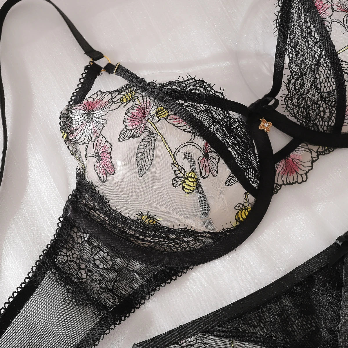 Elloloace Sexy Costume Woman Cut Out Floral Lingeries Ultra Hot Erotic Bra Hilitos Set See Through Embroidery Lace Outfits