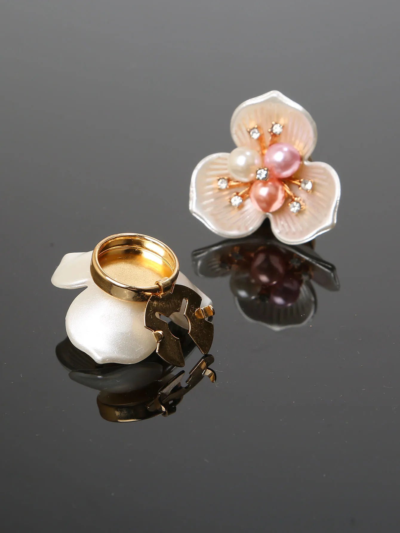2Pcs Luxury Imitation Shell Pearl Flower Shirt Sleeve Button Elegant Copper Cufflinks Button Cover Accessories for Women