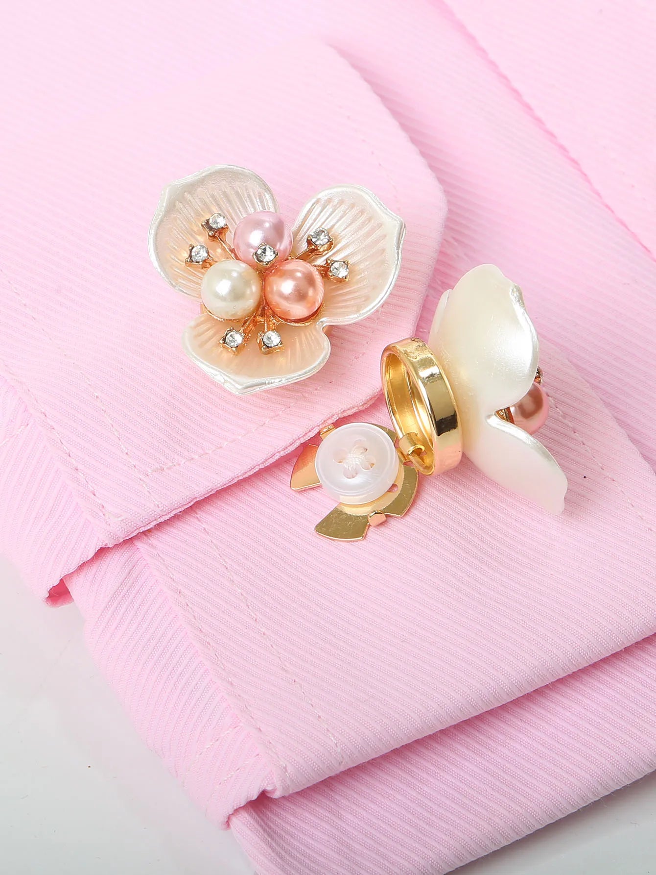 2Pcs Luxury Imitation Shell Pearl Flower Shirt Sleeve Button Elegant Copper Cufflinks Button Cover Accessories for Women