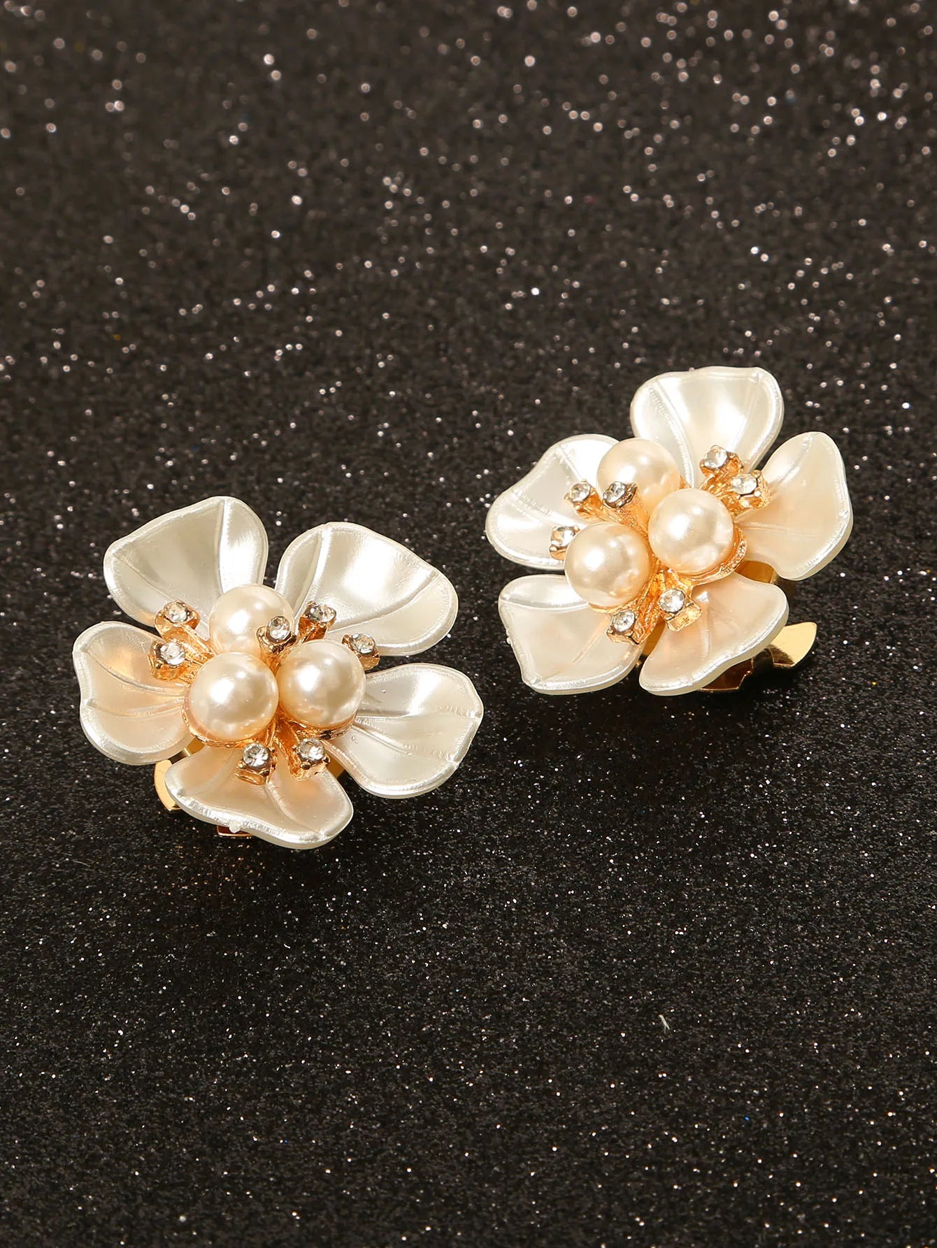 2Pcs Luxury Imitation Shell Pearl Flower Shirt Sleeve Button Elegant Copper Cufflinks Button Cover Accessories for Women